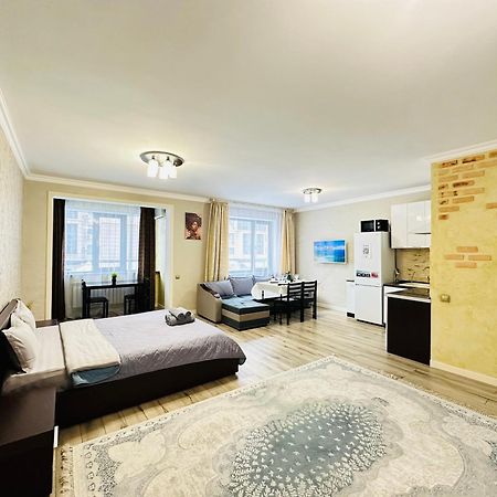 Апартаменти Vostochnyi Park Apartament In The Center Of Алмати Екстер'єр фото