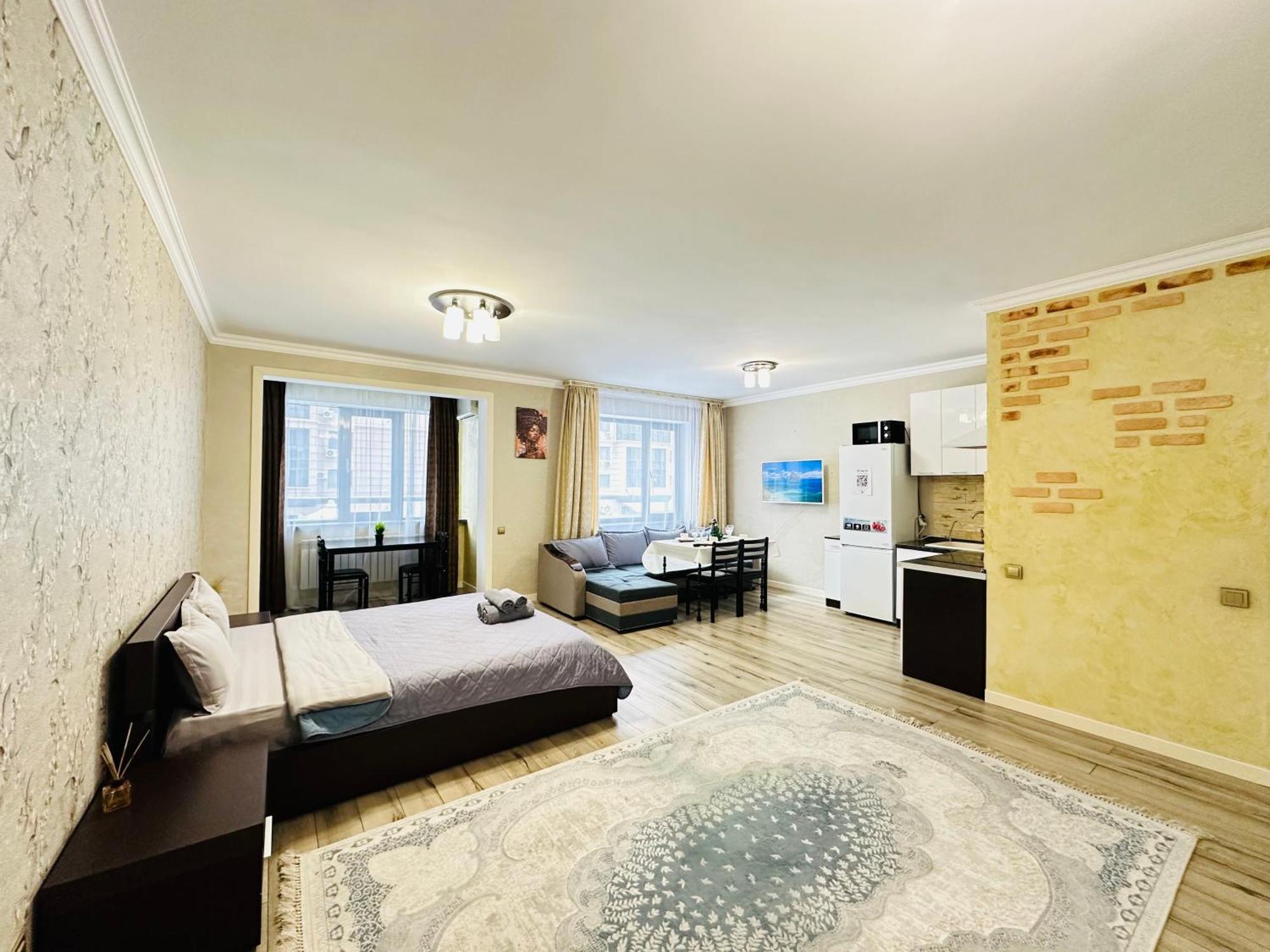 Апартаменти Vostochnyi Park Apartament In The Center Of Алмати Екстер'єр фото