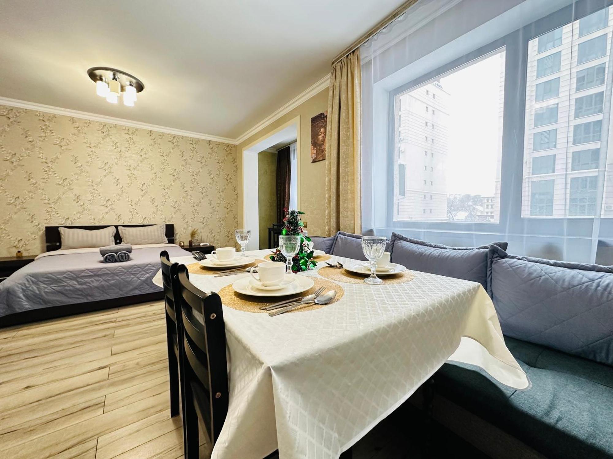Апартаменти Vostochnyi Park Apartament In The Center Of Алмати Екстер'єр фото
