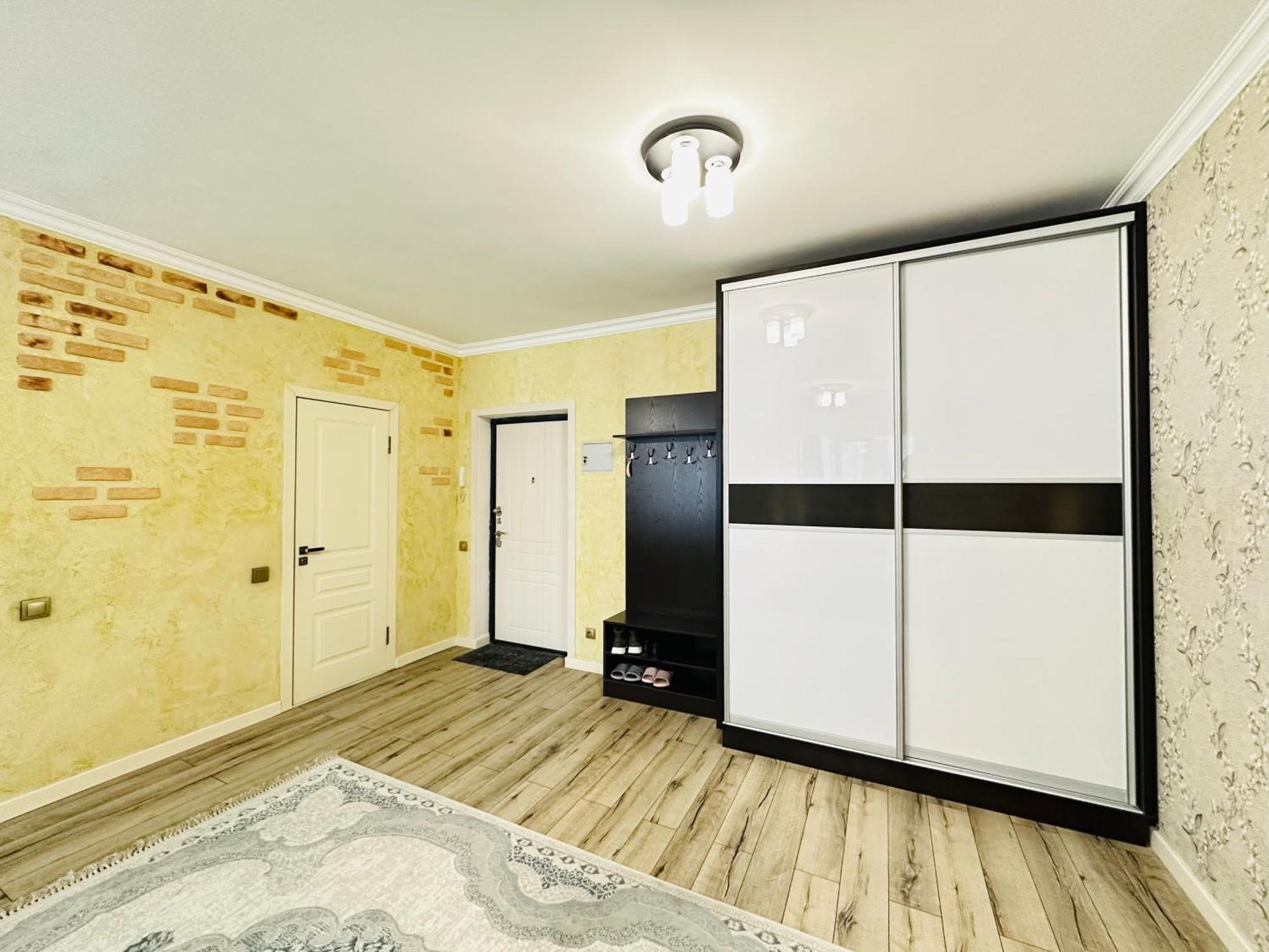 Апартаменти Vostochnyi Park Apartament In The Center Of Алмати Екстер'єр фото
