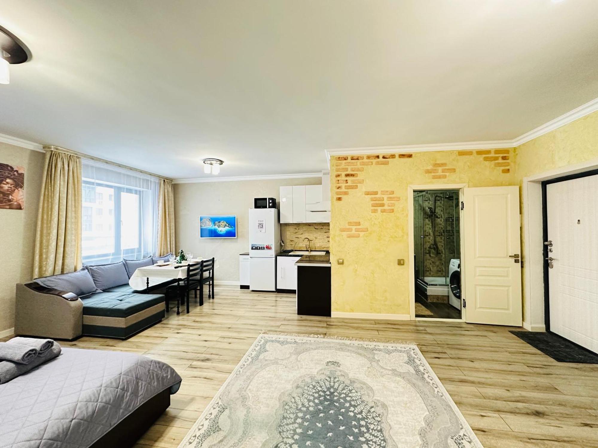 Апартаменти Vostochnyi Park Apartament In The Center Of Алмати Екстер'єр фото