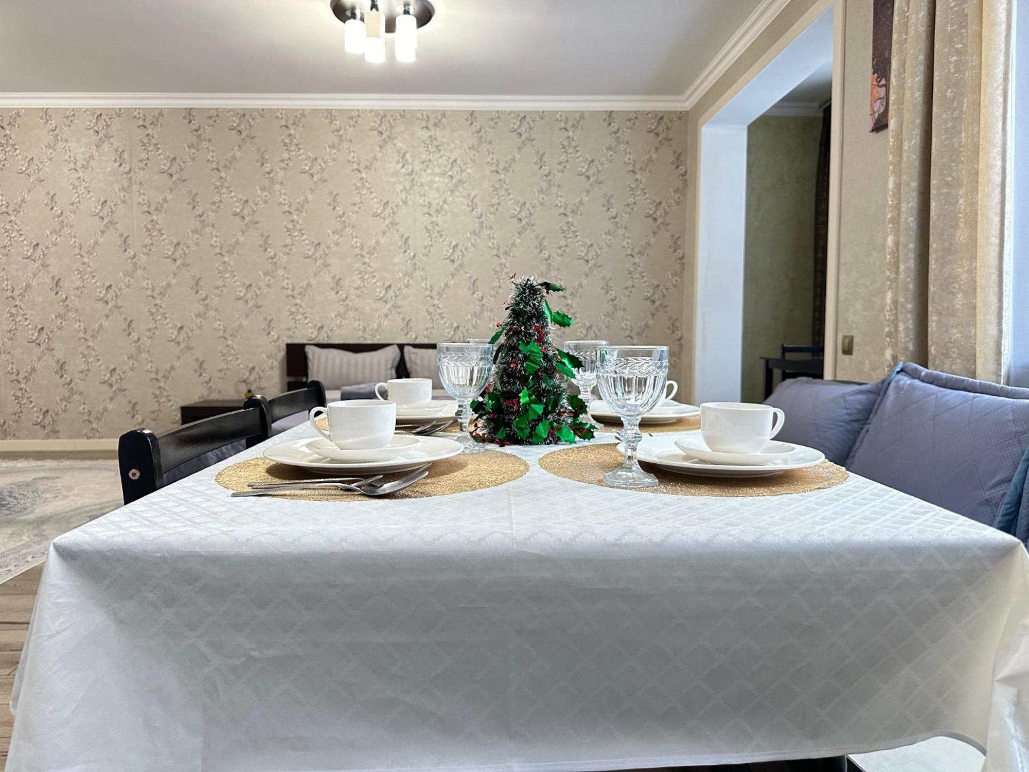 Апартаменти Vostochnyi Park Apartament In The Center Of Алмати Екстер'єр фото