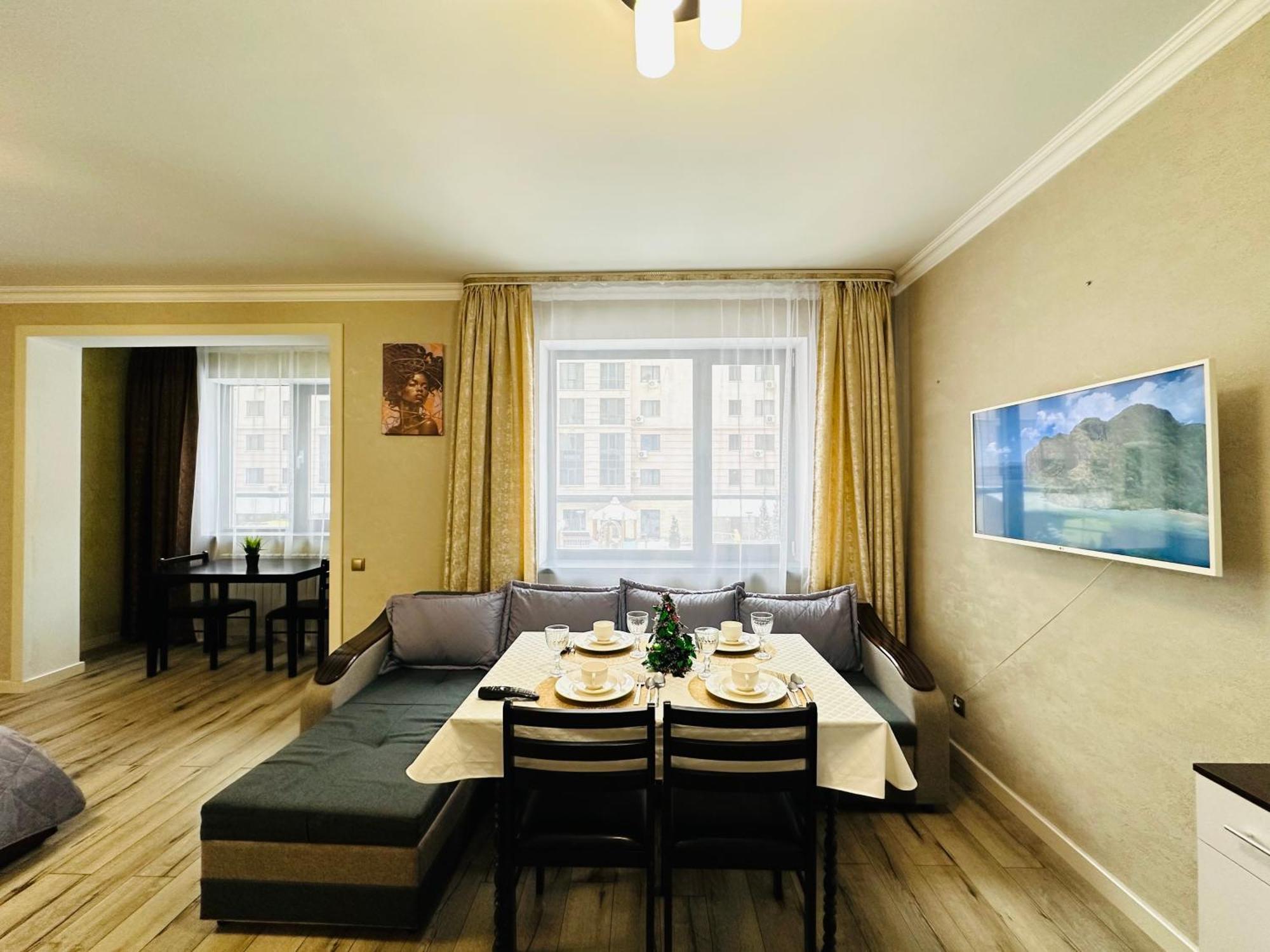Апартаменти Vostochnyi Park Apartament In The Center Of Алмати Екстер'єр фото