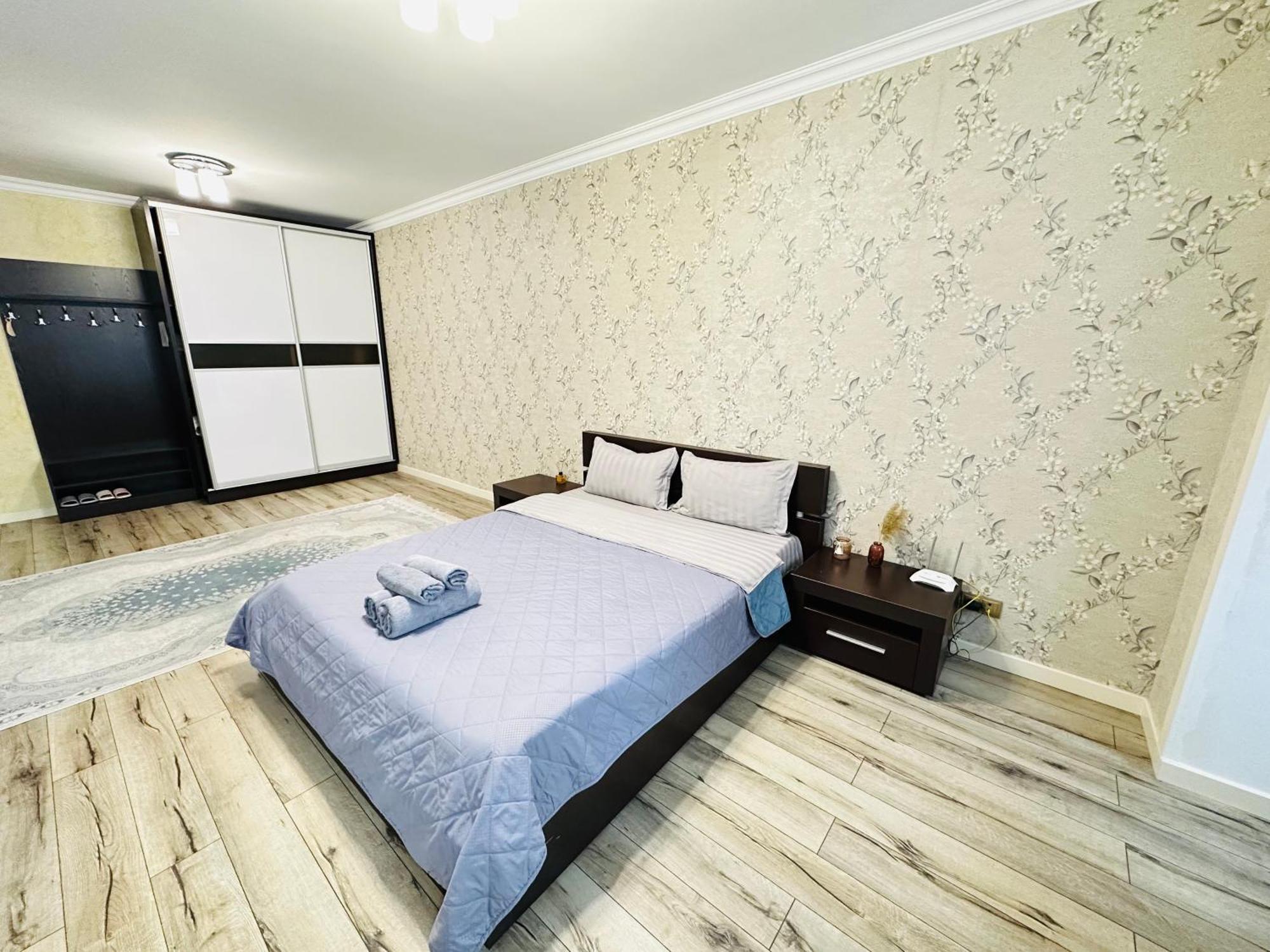 Апартаменти Vostochnyi Park Apartament In The Center Of Алмати Екстер'єр фото